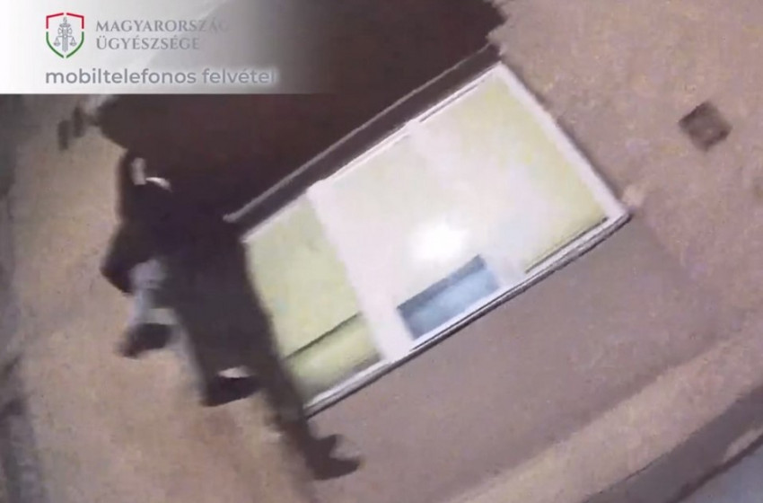  A földszinti ablakot használva mászott fel egy férfi és rongált meg egy győri önkormányzati lakást